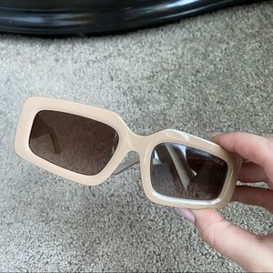 Dezi Read The Room Sunglasses